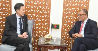 বাণিজ্য উপদেষ্টার সঙ্গে সিঙ্গাপুরের হাইকমিশনারের বৈঠক